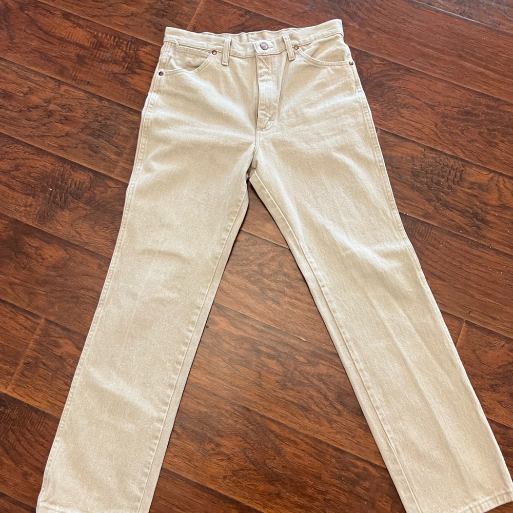 Wrangler jeans. Slim fit size 32X32. Color tan.